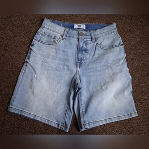 Cabi Light Wash Denim Shorts